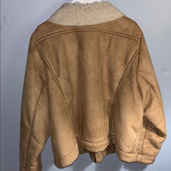 Women’s Tan Shearling Jacket - Picture 5 of 9